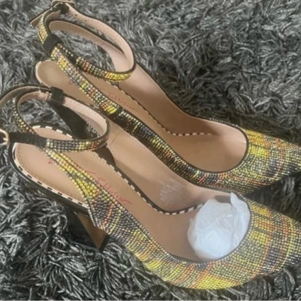 BETSEY JOHNSON heels (size 9)